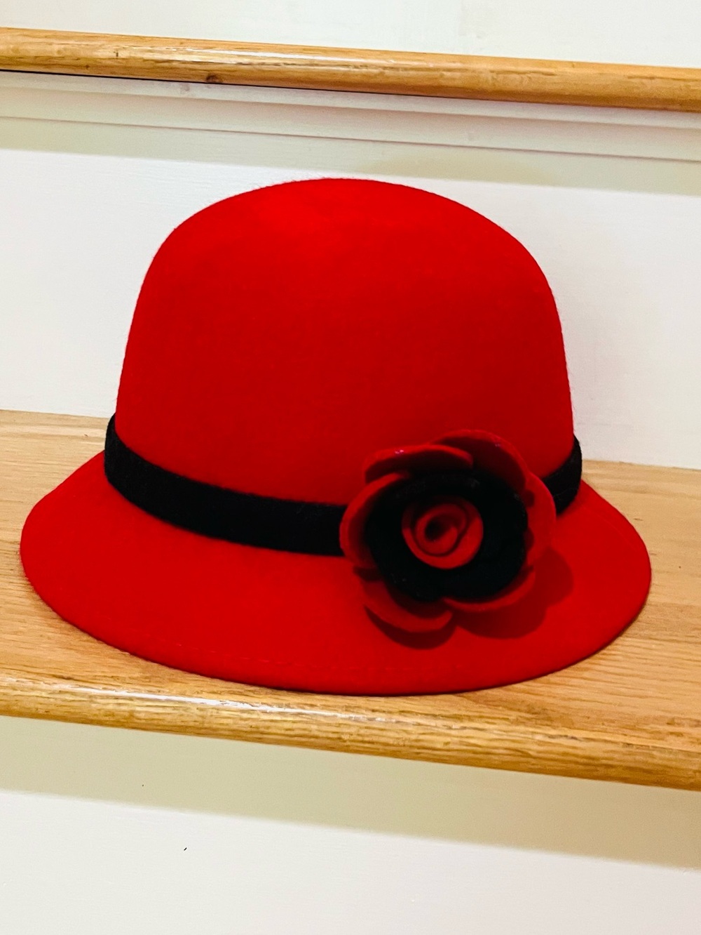 RETRO Red Wool Bucket Hat with Black Band and Flower Detail NWOT